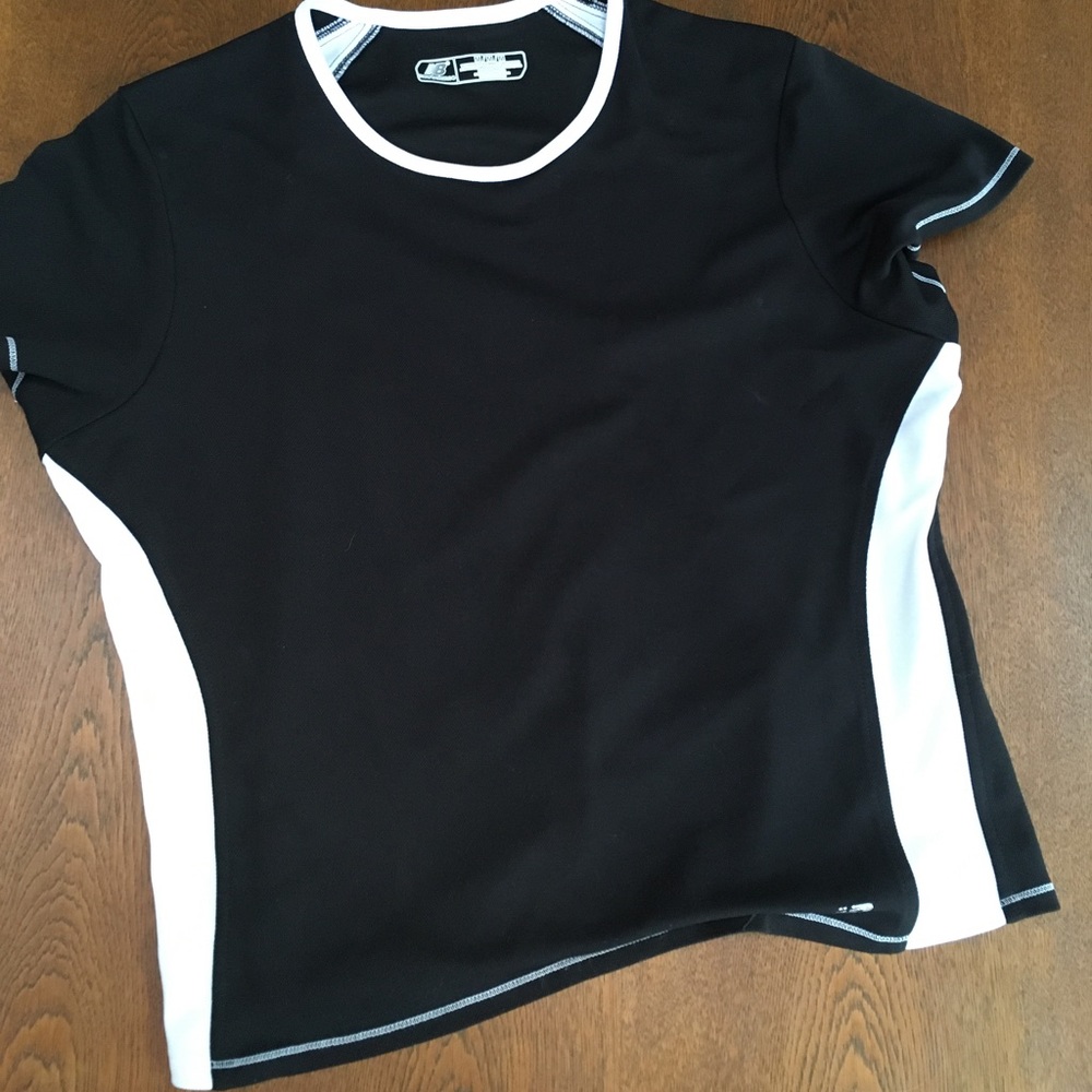 New Balance woman’s Medium short sleeve workout top w/slenderizing white panels.